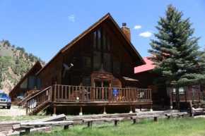 Beaver Lodge on the River - On the River - Near Copper Chair Lift - WiFi - Cable - Walk to Main Street - Grill - Wood Burning Fi